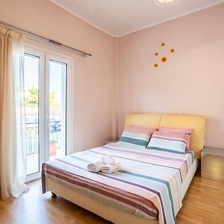 Kalamata'S Sunny Retreat Near The Historic Center المظهر الخارجي الصورة