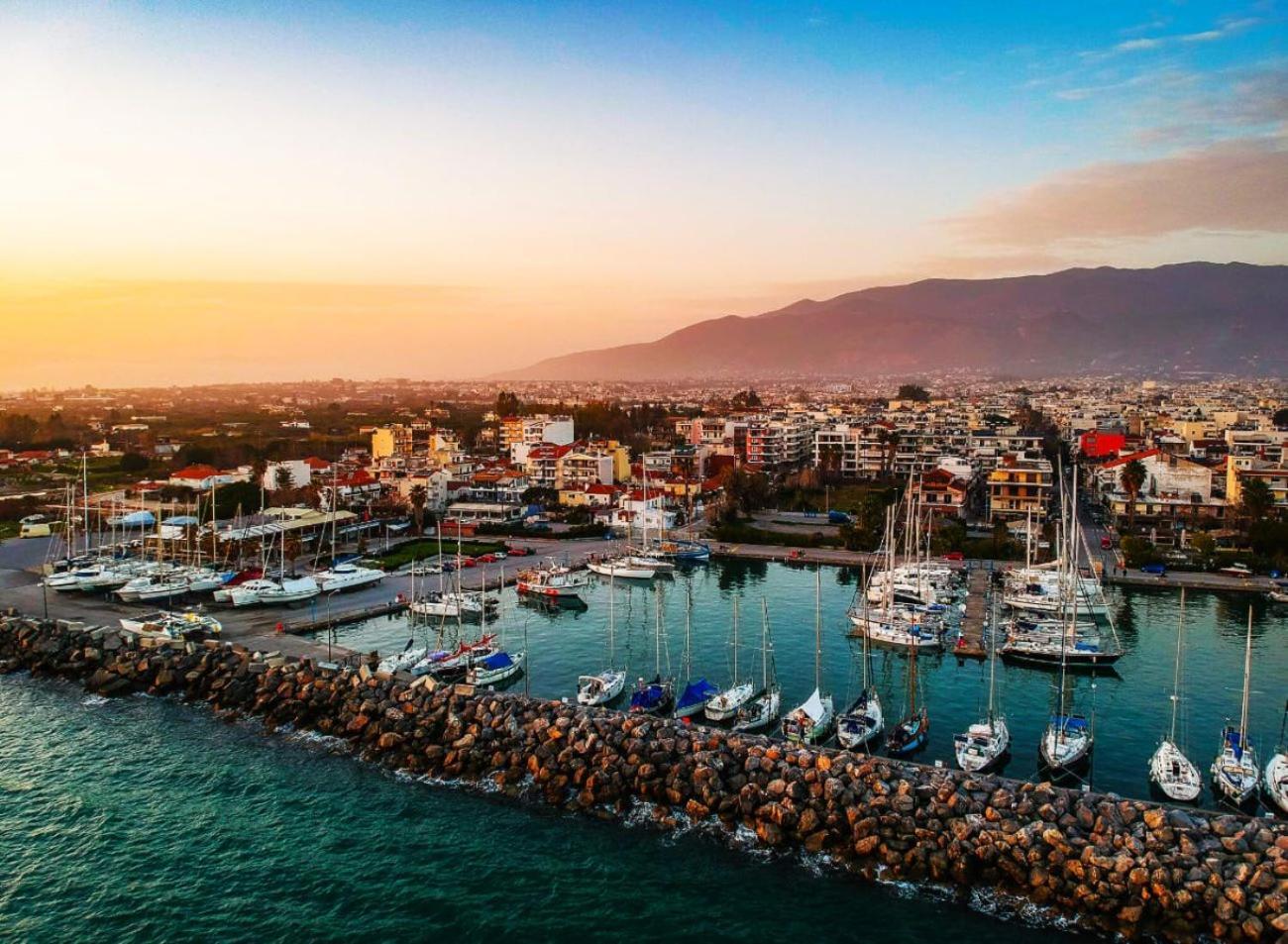 Kalamata'S Sunny Retreat Near The Historic Center المظهر الخارجي الصورة