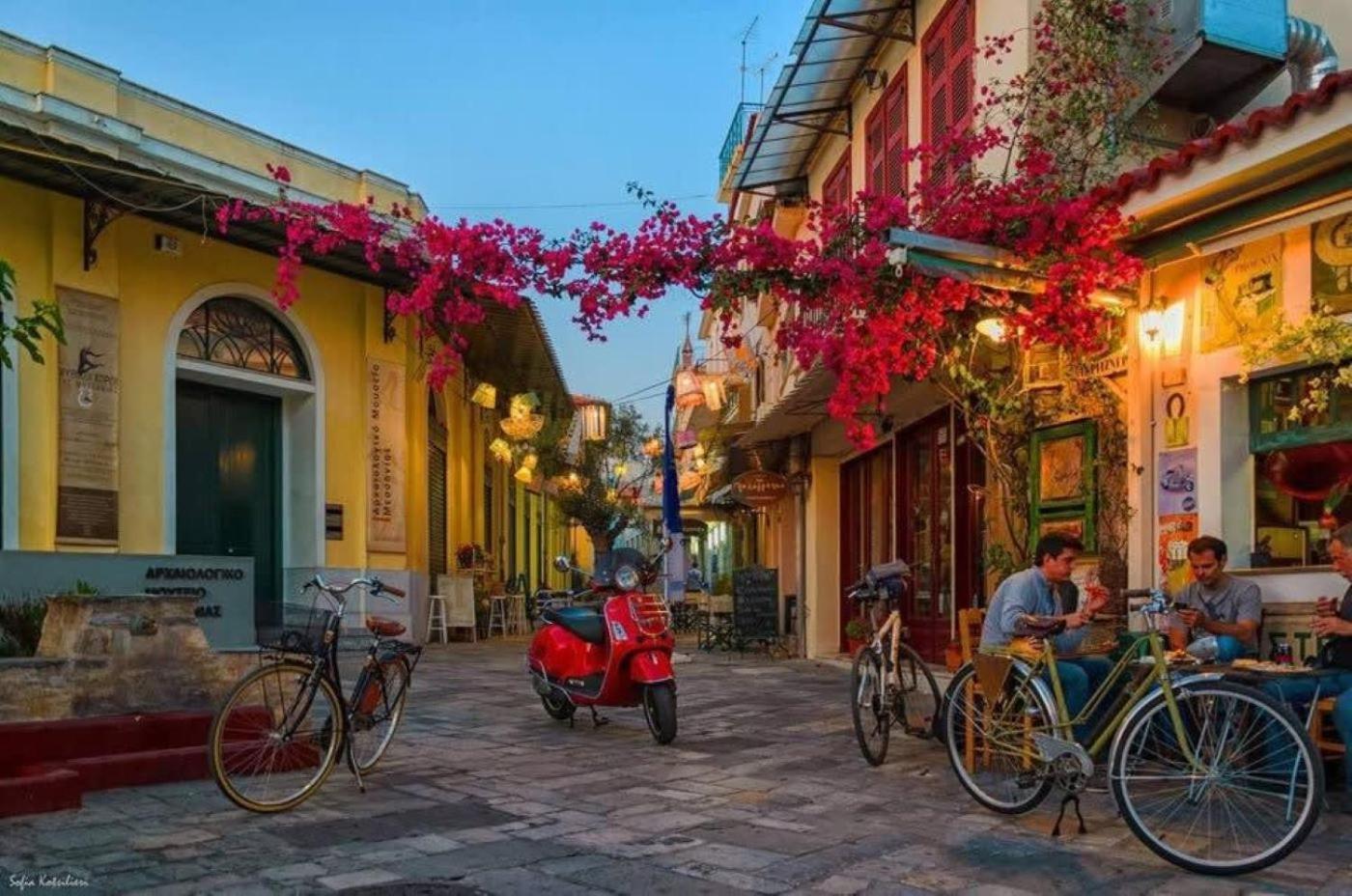 Kalamata'S Sunny Retreat Near The Historic Center المظهر الخارجي الصورة