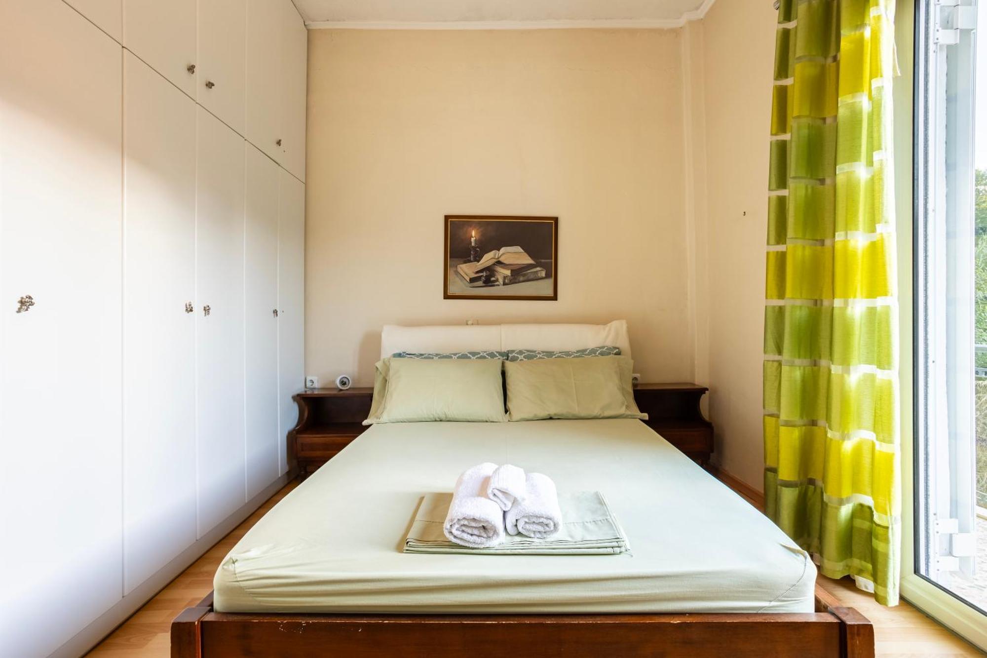 Kalamata'S Sunny Retreat Near The Historic Center المظهر الخارجي الصورة