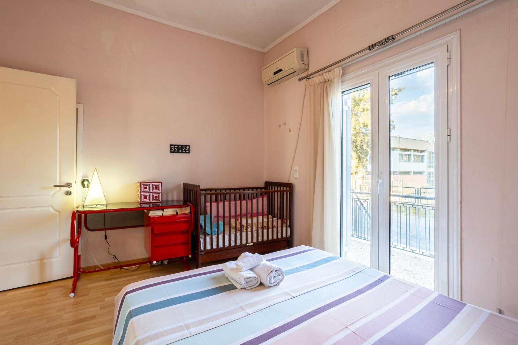 Kalamata'S Sunny Retreat Near The Historic Center المظهر الخارجي الصورة
