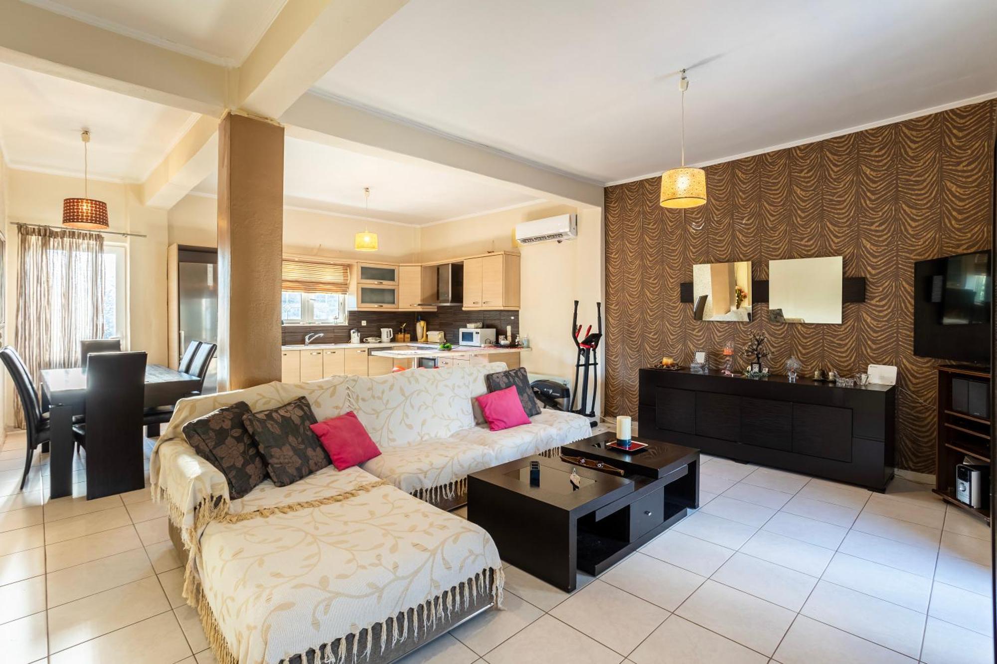 Kalamata'S Sunny Retreat Near The Historic Center المظهر الخارجي الصورة