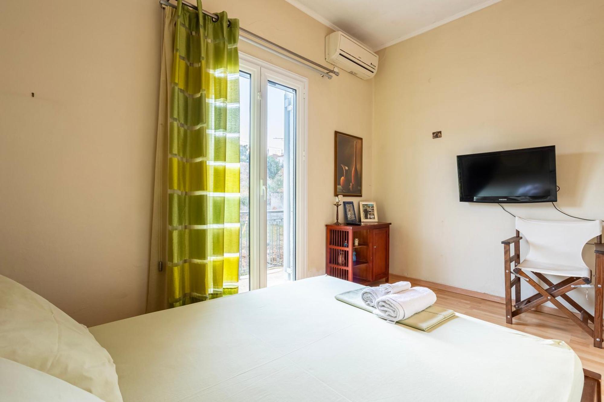 Kalamata'S Sunny Retreat Near The Historic Center المظهر الخارجي الصورة