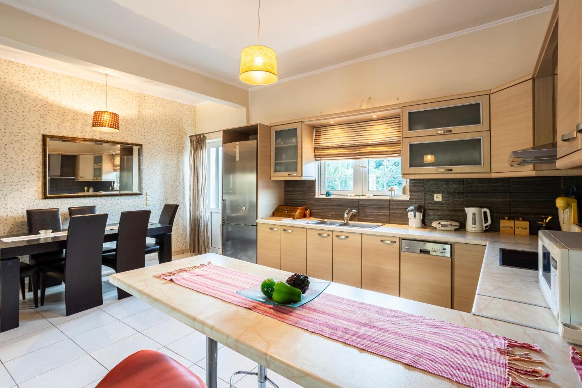 Kalamata'S Sunny Retreat Near The Historic Center المظهر الخارجي الصورة