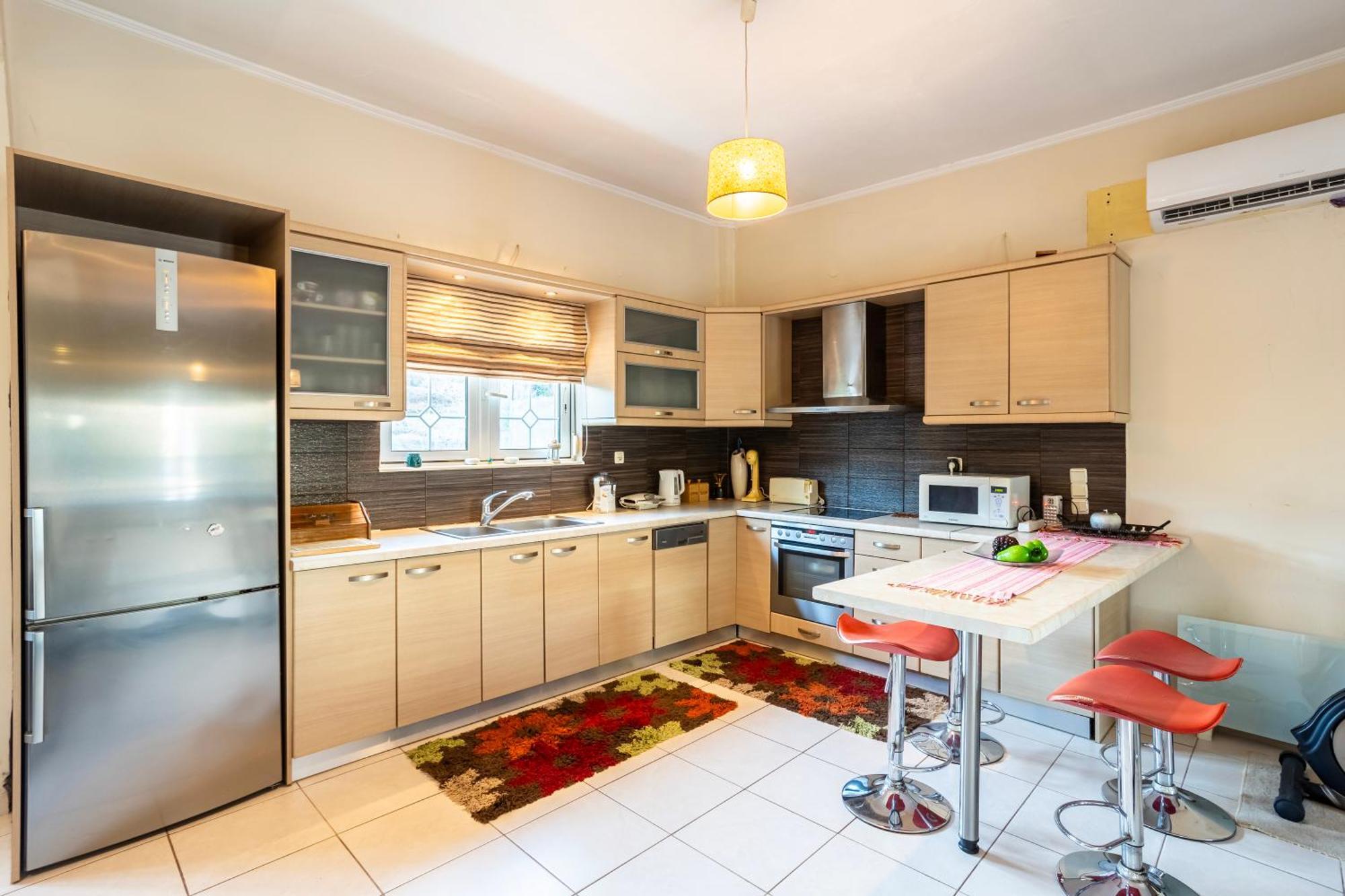 Kalamata'S Sunny Retreat Near The Historic Center المظهر الخارجي الصورة