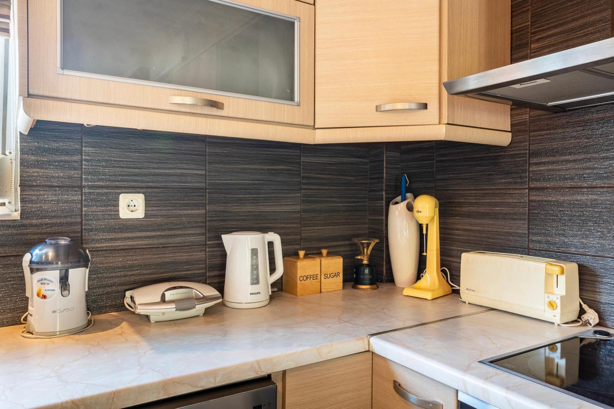 Kalamata'S Sunny Retreat Near The Historic Center المظهر الخارجي الصورة