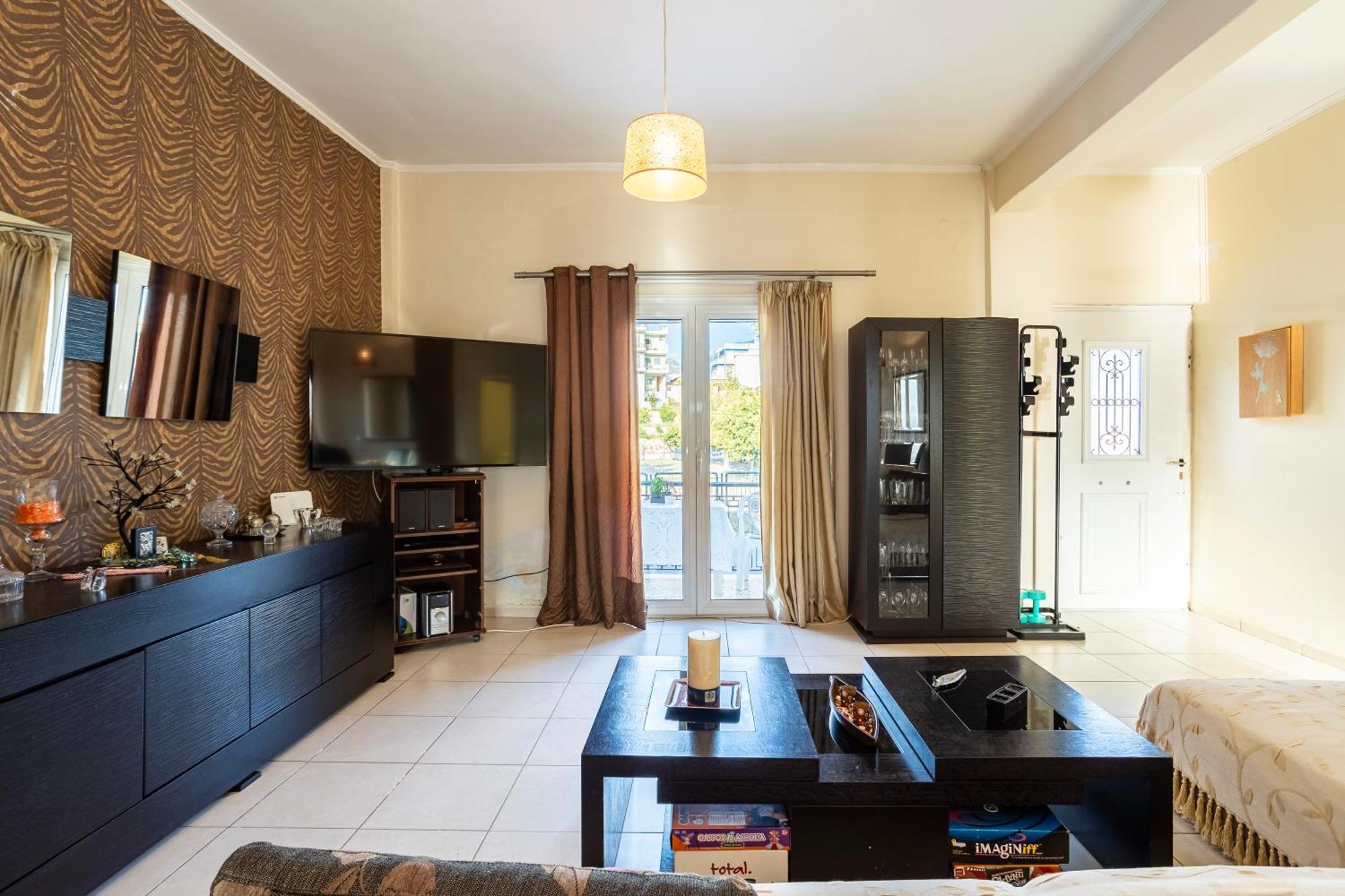 Kalamata'S Sunny Retreat Near The Historic Center المظهر الخارجي الصورة